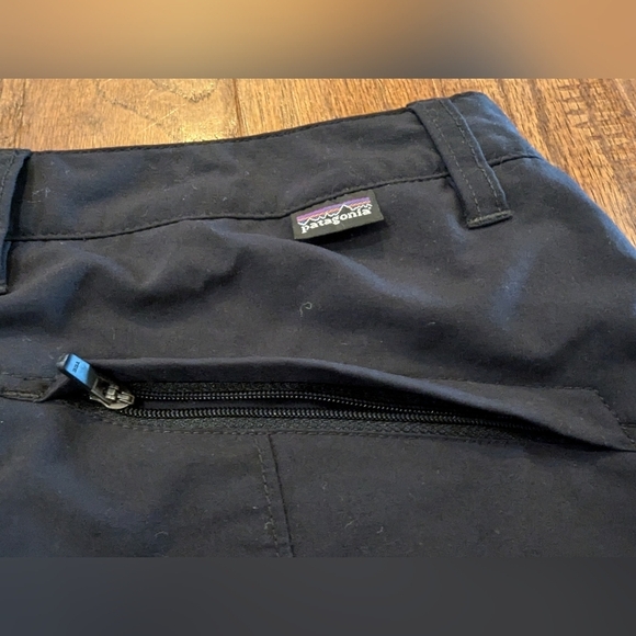 Patagonia skort with zipper pockets, black size 10 - Picture 6 of 10